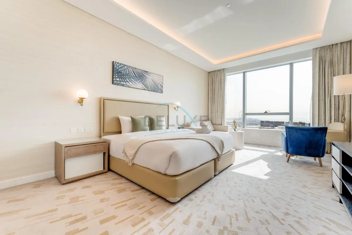 High-Rise Studio Overlooking the Sea with a Glimpse of Ain Dubai, The Palm Tower, Palm Jumeirah by Deluxe Holiday Homes