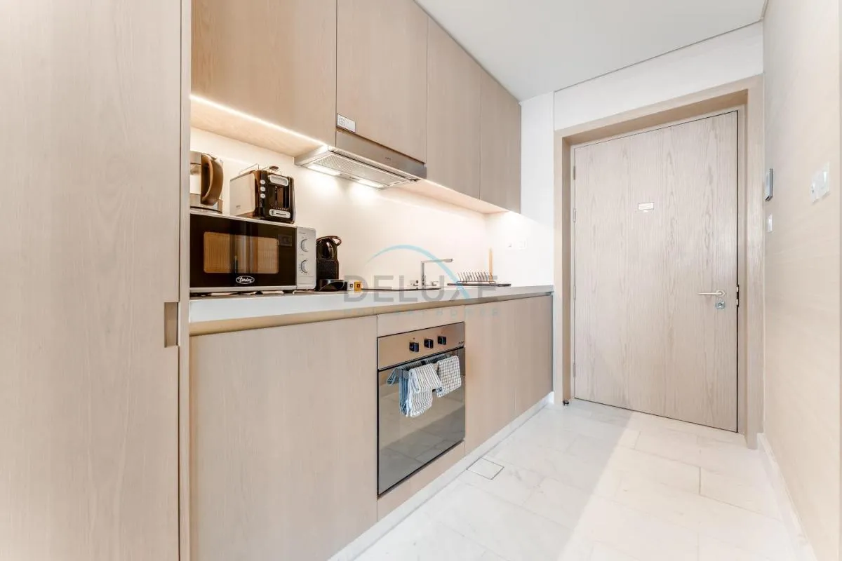 High-Rise Studio Overlooking the Sea with a Glimpse of Ain Dubai, The Palm Tower, Palm Jumeirah by Deluxe Holiday Homes — صورة 3