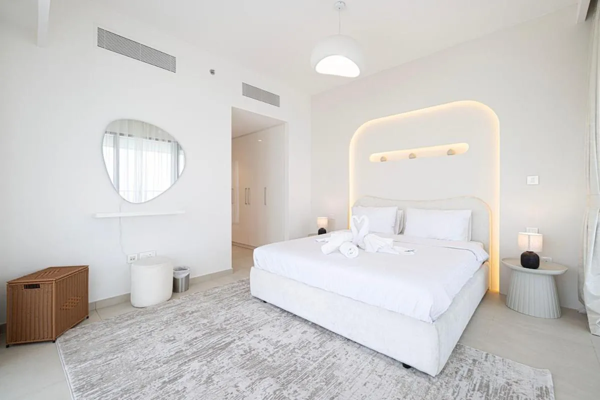 ⁨Luxury Stay Burj Views and Direct Dubai Mall Access⁩ — صورة 17