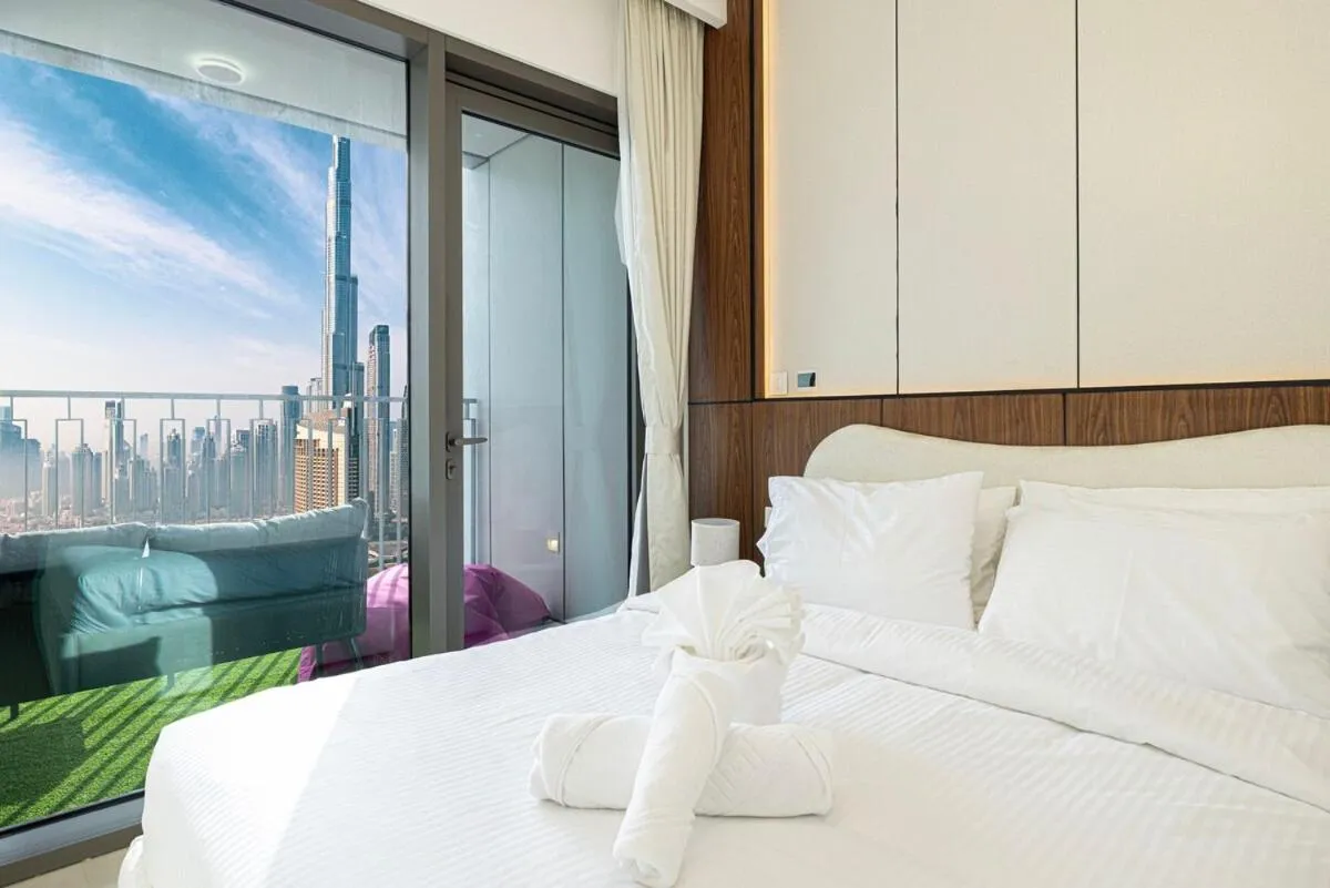 ⁨Luxury Stay Burj Views and Direct Dubai Mall Access⁩ — صورة 4