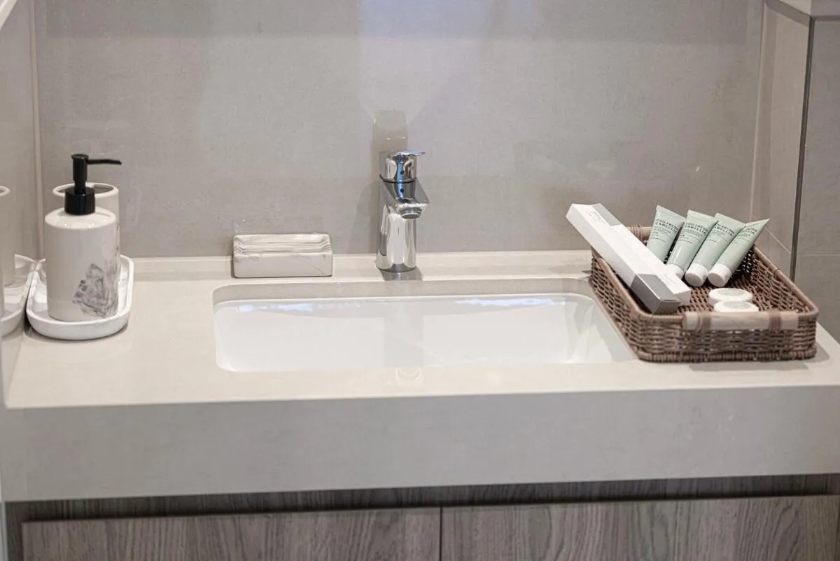 ⁨Luxury Stay Burj Views and Direct Dubai Mall Access⁩ — صورة 44