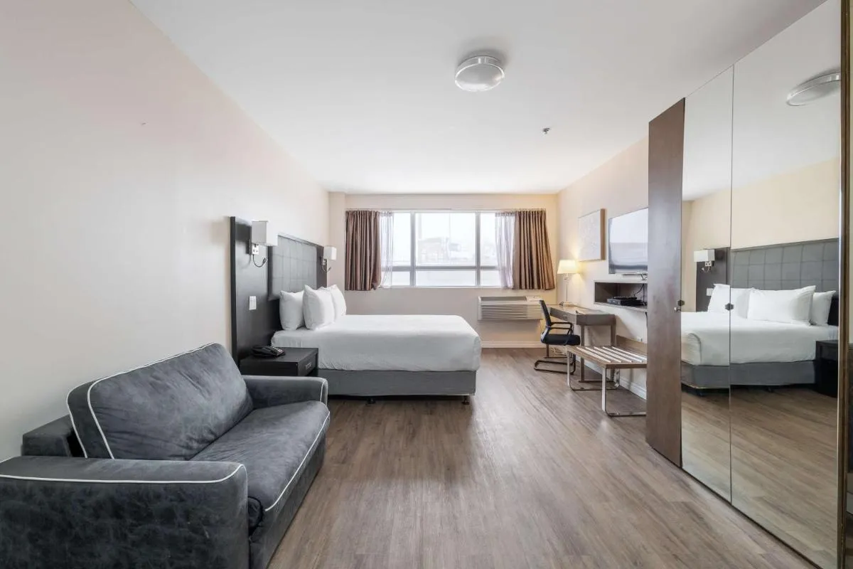 مونتريال متروبوليتان بو سيغنتشر كوليكشن — صورة 4