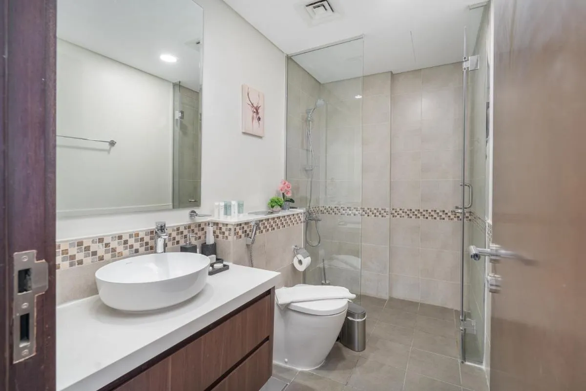 ⁨Burj View - Chic 2BR - 5min Dubai mall Canal⁩ — صورة 20