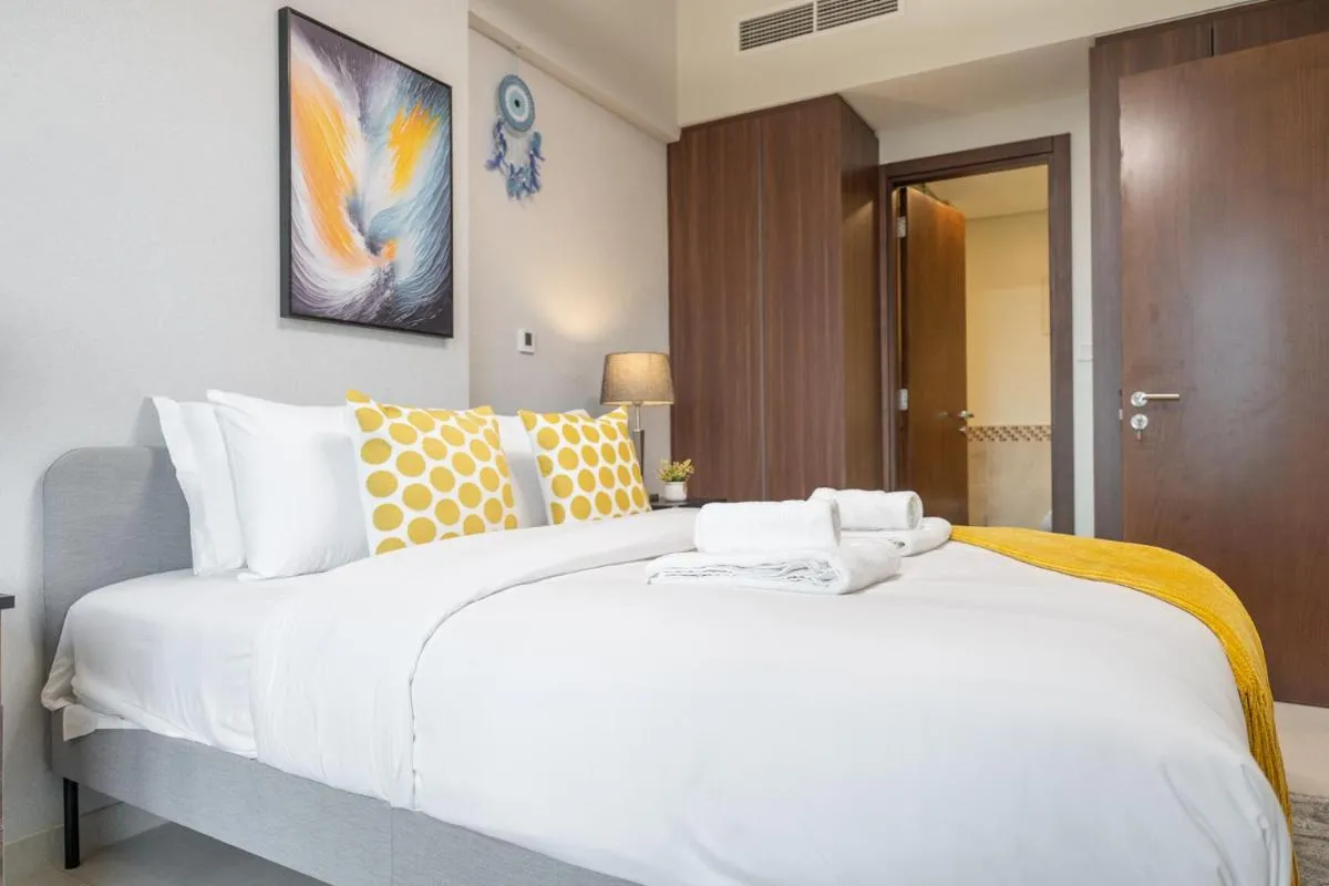 ⁨Burj View - Chic 2BR - 5min Dubai mall Canal⁩ — صورة 29