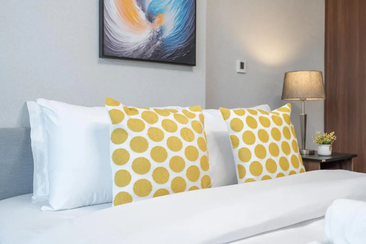 ⁨Burj View - Chic 2BR - 5min Dubai mall Canal⁩ — صورة 33