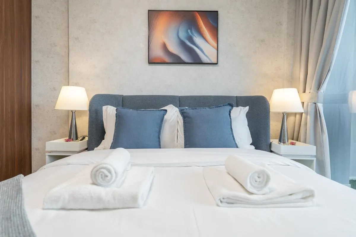 ⁨Burj View - Chic 2BR - 5min Dubai mall Canal⁩ — صورة 41
