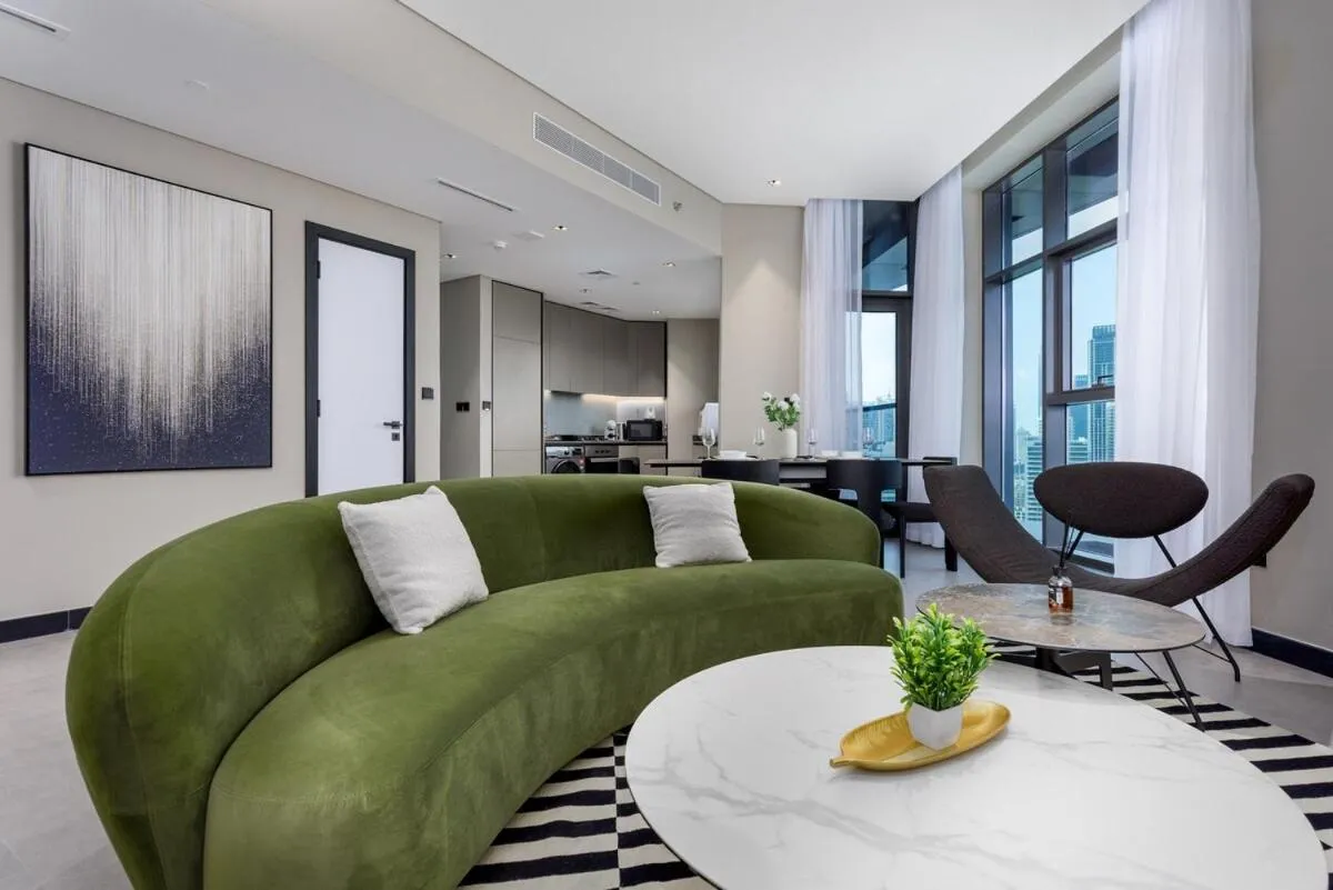 Waves - Elegant Waterfront Living in Dubai's Business Bay