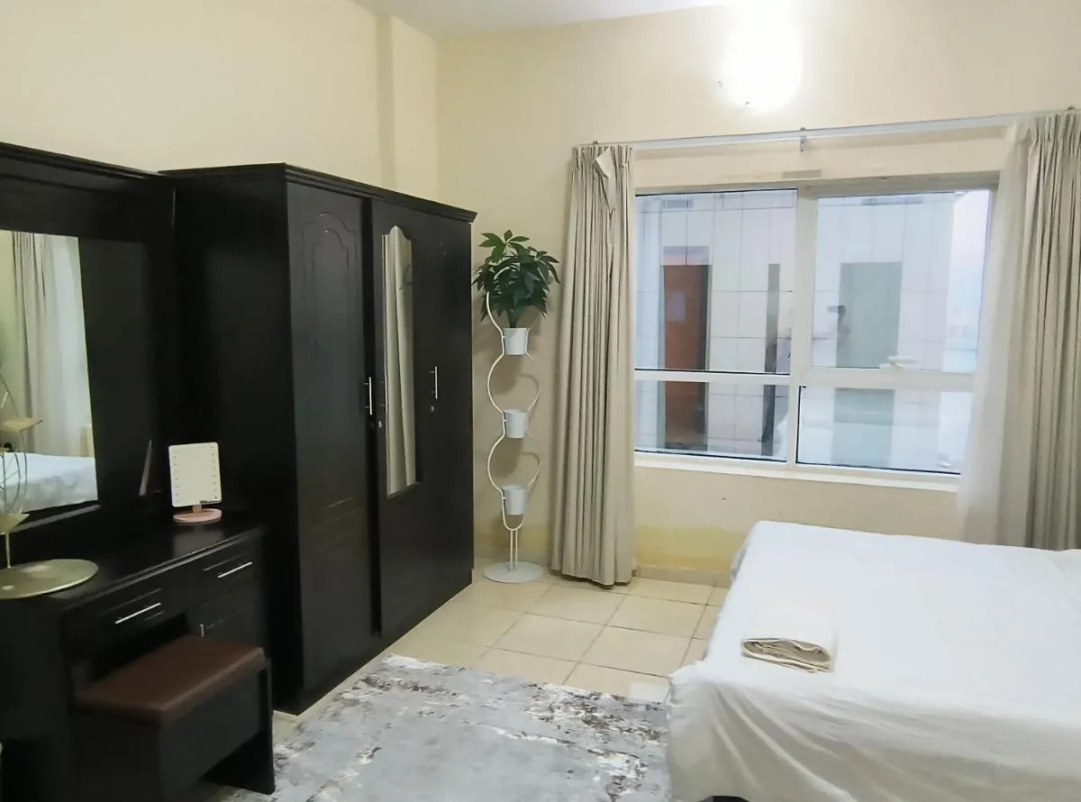 Spacious Fully Furnished Elegant Flat in Dubai — صورة 2