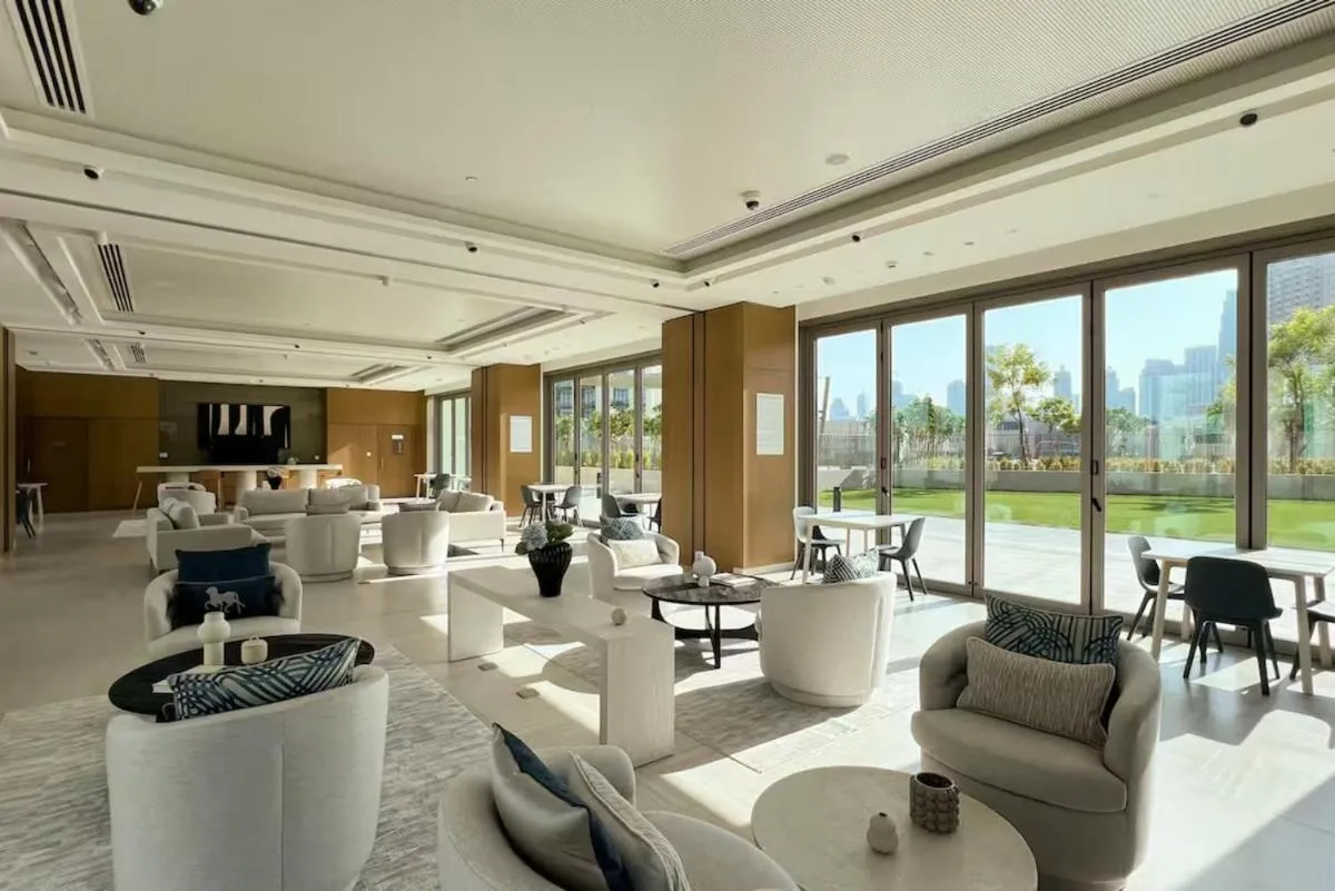 ⁨Vibrant Luxe Burj Khalifa Views-Dubai Mall Access by Maxx Value Homes⁩ — صورة 32