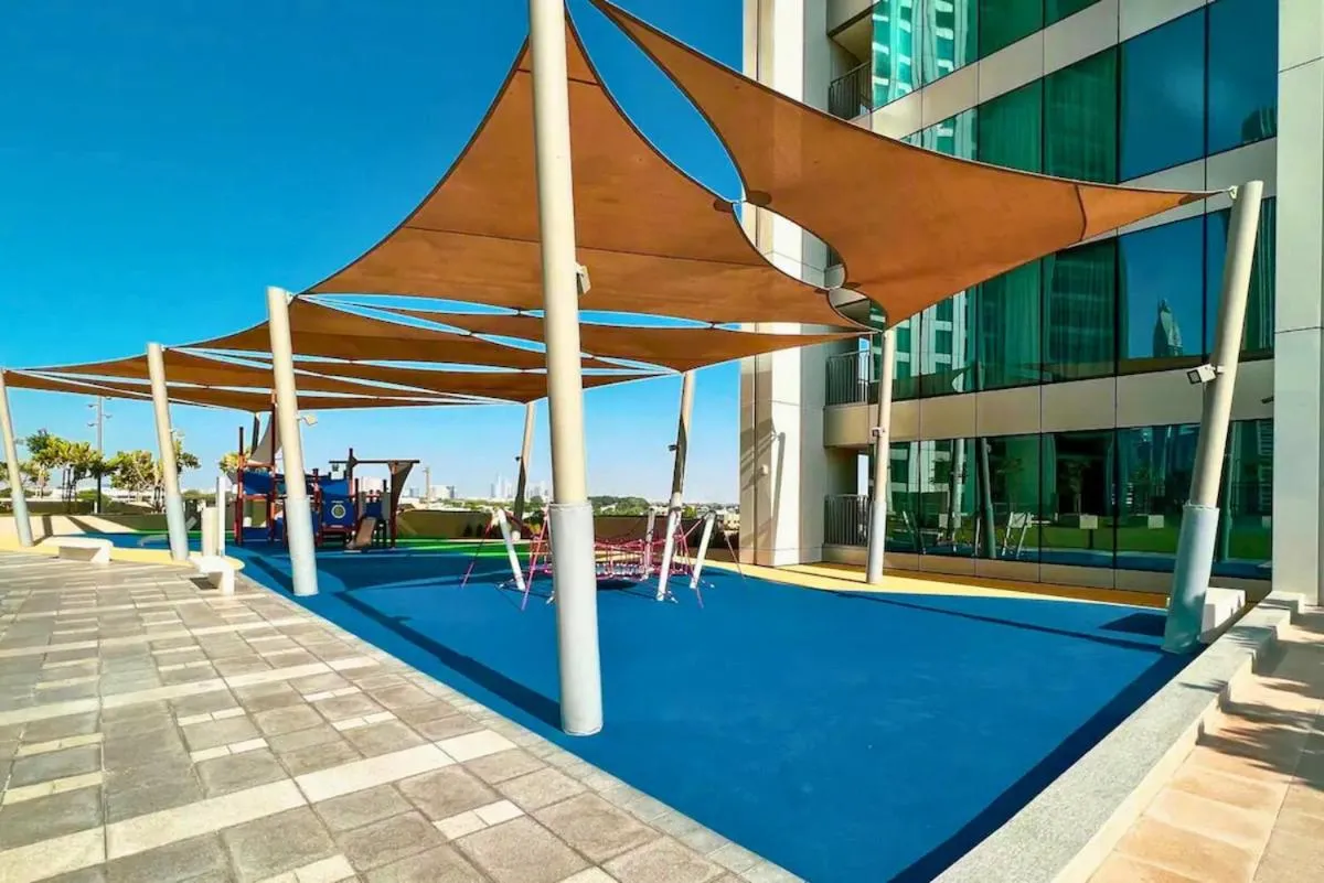 ⁨Vibrant Luxe Burj Khalifa Views-Dubai Mall Access by Maxx Value Homes⁩ — صورة 33