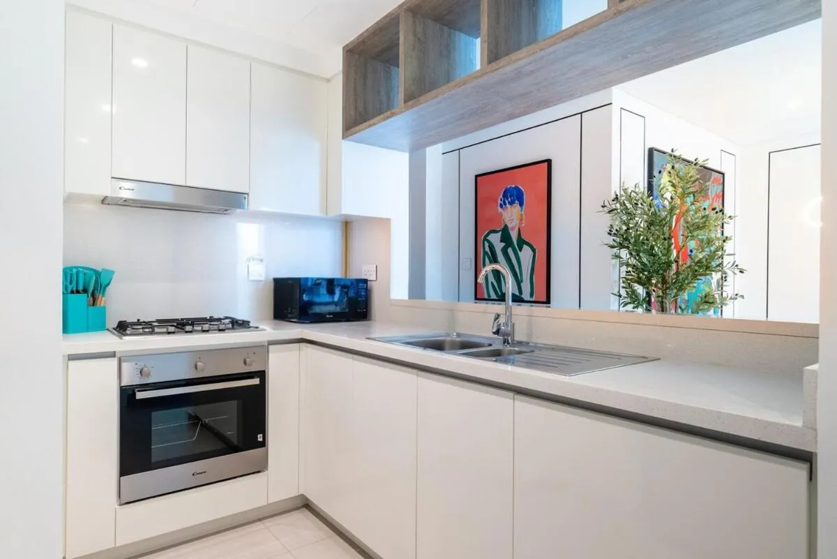 ⁨Vibrant Luxe Burj Khalifa Views-Dubai Mall Access by Maxx Value Homes⁩ — صورة 38