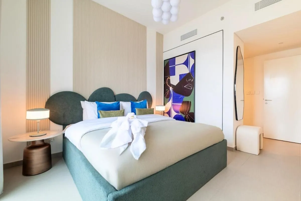 ⁨Vibrant Luxe Burj Khalifa Views-Dubai Mall Access by Maxx Value Homes⁩ — صورة 18