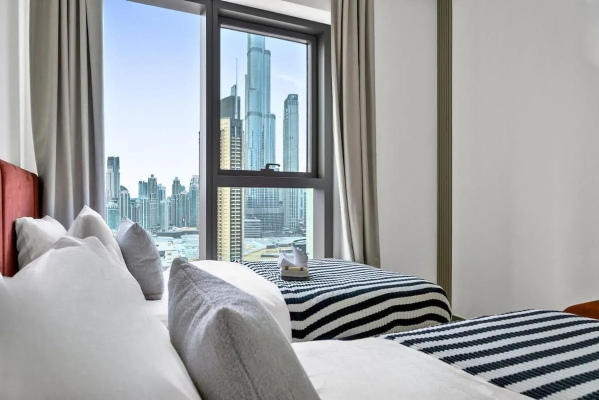 ⁨Vibrant Luxe Burj Khalifa Views-Dubai Mall Access by Maxx Value Homes⁩ — صورة 6