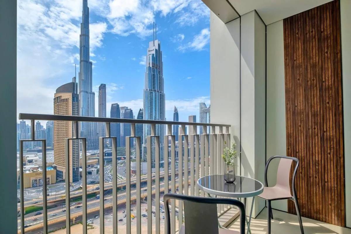 Vibrant Luxe Burj Khalifa Views-Dubai Mall Access by Maxx Value Homes - دبي، الإمارات