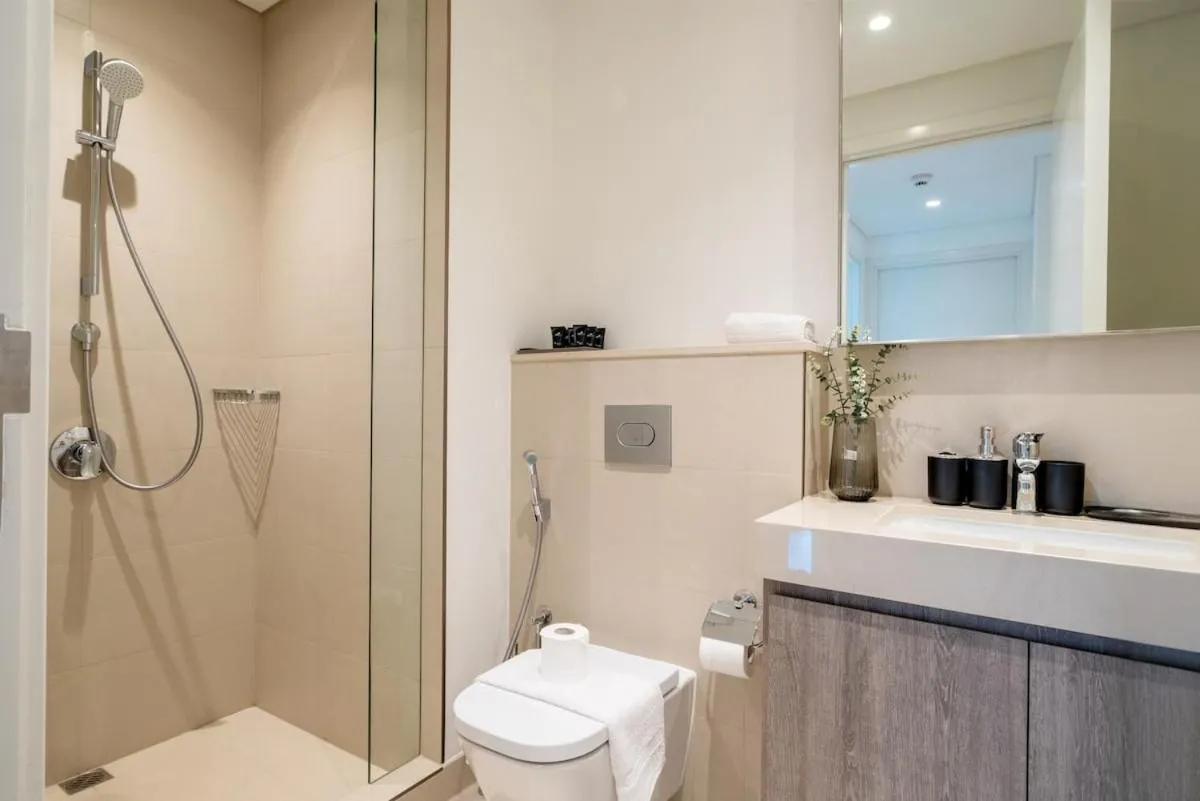 ⁨Vibrant Luxe Burj Khalifa Views-Dubai Mall Access by Maxx Value Homes⁩ — صورة 46