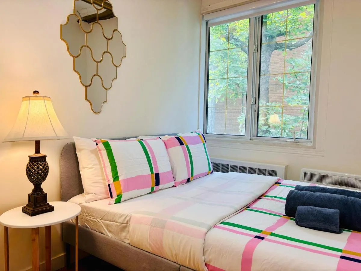 رليابل و كومفورتابل ستاي فري باركينغ - مونتريال، كندا