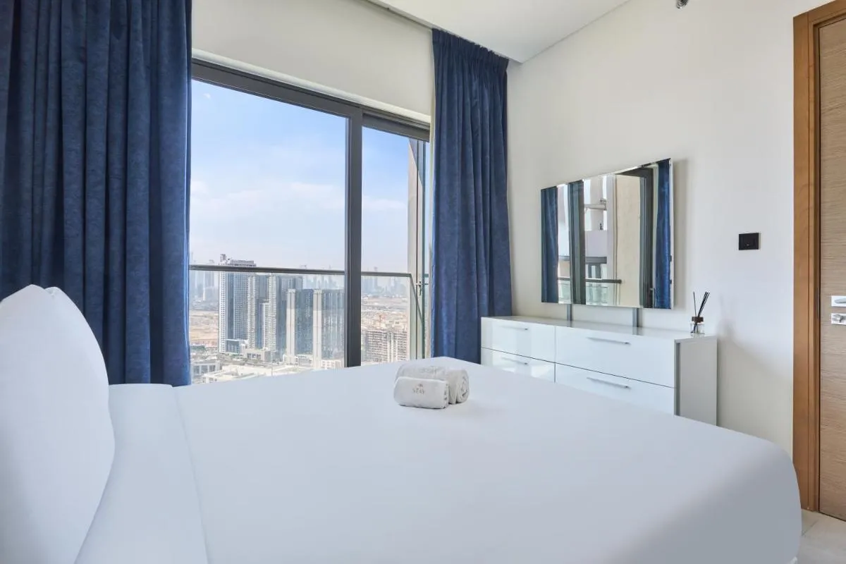 ⁨STAY BY LATINEM Luxury 1BR Holiday Home W 3516 Near Burj Khalifa⁩ — صورة 4