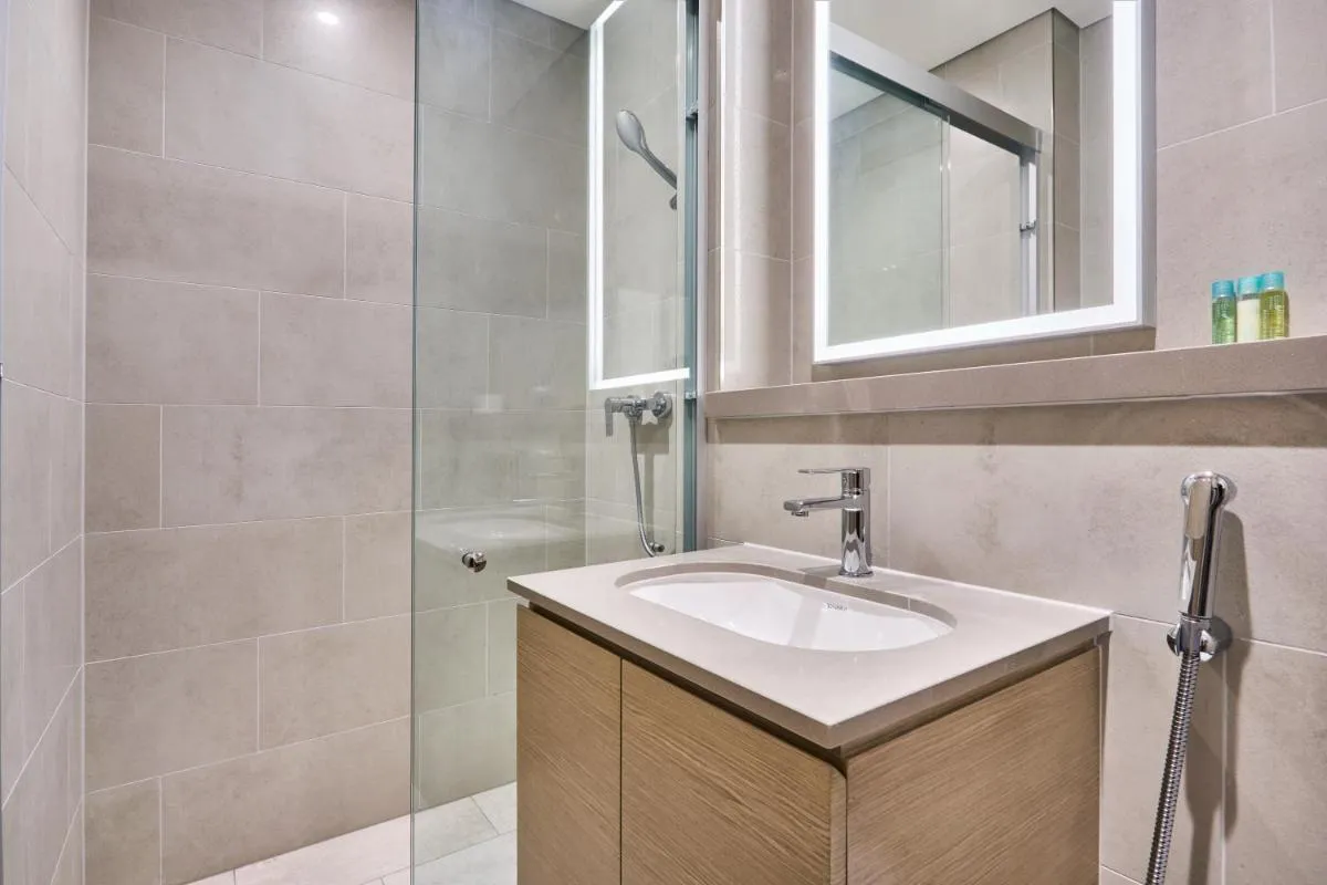 ⁨STAY BY LATINEM Luxury 1BR Holiday Home W 3516 Near Burj Khalifa⁩ — صورة 32