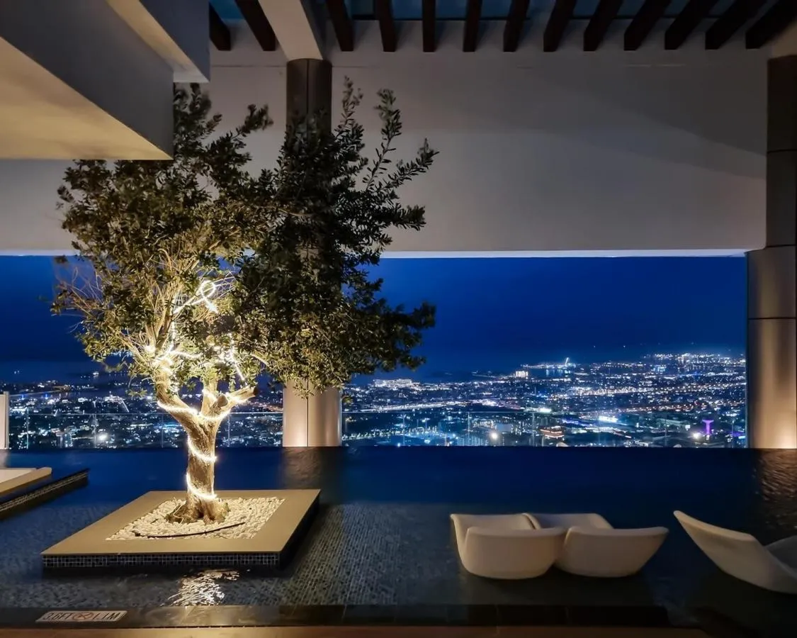 ⁨Sky Suite 1 Bedroom Apartment with Infinity Rooftop Pool and Dubais Ultimate Skyline View at Paramount Midtown⁩ — صورة 35