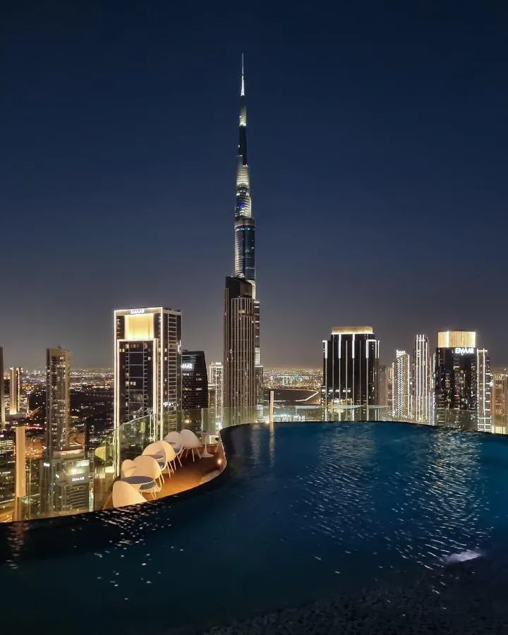 ⁨Sky Suite 1 Bedroom Apartment with Infinity Rooftop Pool and Dubais Ultimate Skyline View at Paramount Midtown⁩ — صورة 8