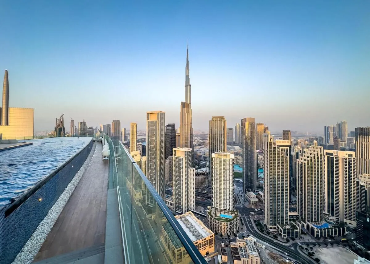 ⁨Sky Suite 1 Bedroom Apartment with Infinity Rooftop Pool and Dubais Ultimate Skyline View at Paramount Midtown⁩ — صورة 34