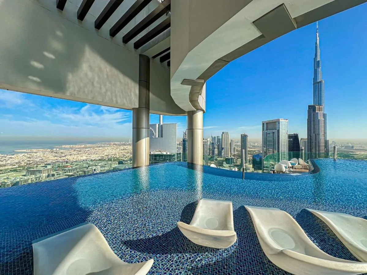 ⁨Sky Suite 1 Bedroom Apartment with Infinity Rooftop Pool and Dubais Ultimate Skyline View at Paramount Midtown⁩ — صورة 31