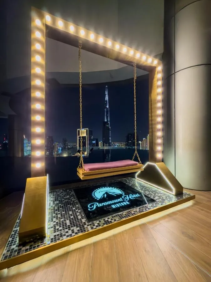 ⁨Sky Suite 1 Bedroom Apartment with Infinity Rooftop Pool and Dubais Ultimate Skyline View at Paramount Midtown⁩ — صورة 6