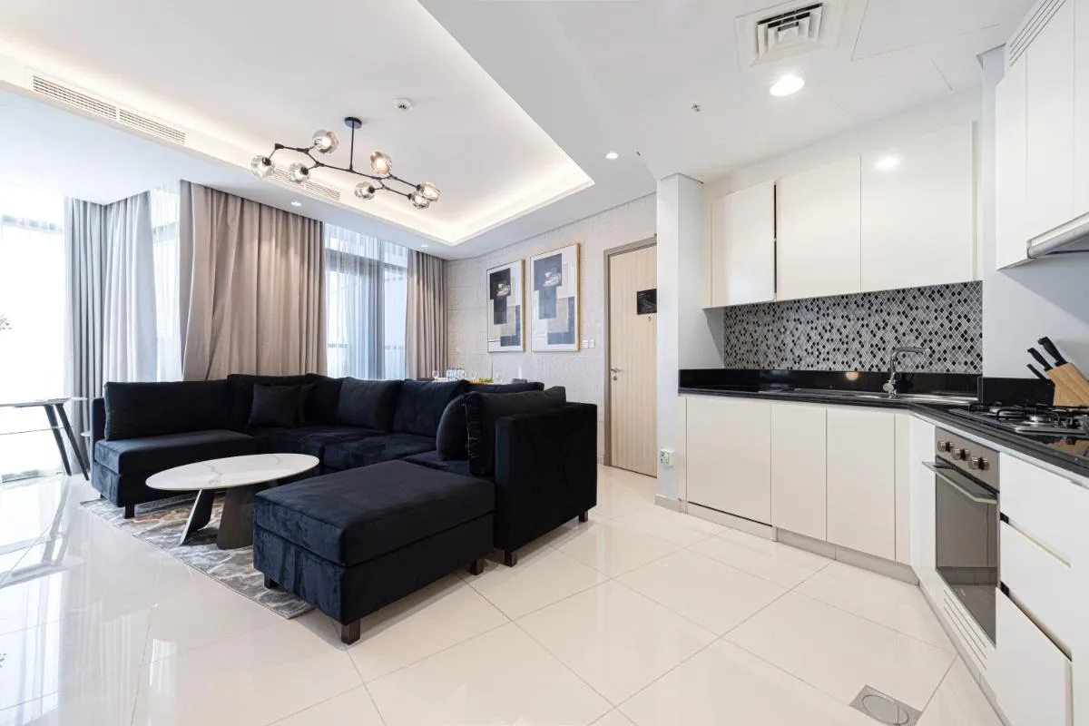 ⁨Sky Suite 1 Bedroom Apartment with Infinity Rooftop Pool and Dubais Ultimate Skyline View at Paramount Midtown⁩ — صورة 13