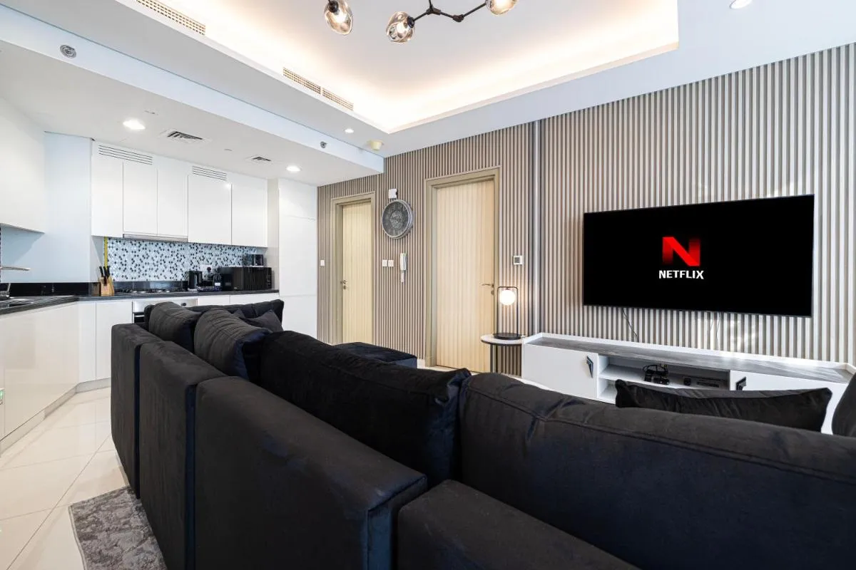 Sky Suite 1 Bedroom Apartment with Infinity Rooftop Pool and Dubais Ultimate Skyline View at Paramount Midtown — صورة 3