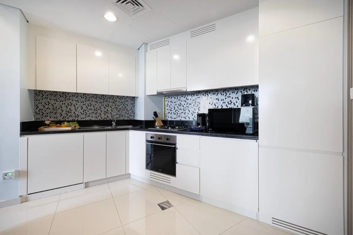 ⁨Sky Suite 1 Bedroom Apartment with Infinity Rooftop Pool and Dubais Ultimate Skyline View at Paramount Midtown⁩ — صورة 20