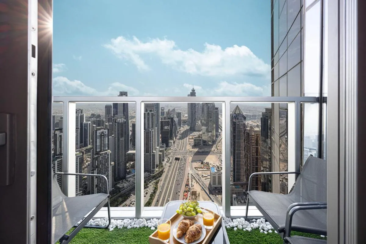 Sky Suite 1 Bedroom Apartment with Infinity Rooftop Pool and Dubais Ultimate Skyline View at Paramount Midtown — صورة 2