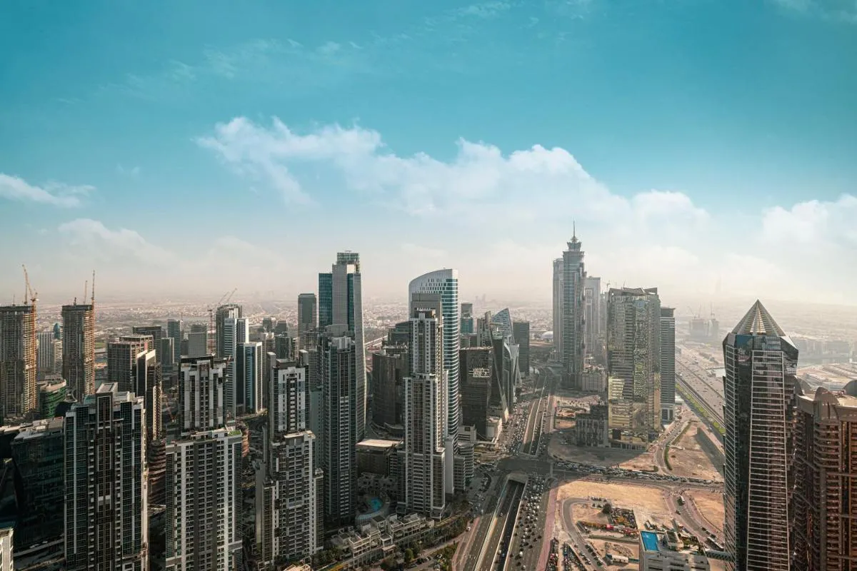 ⁨Sky Suite 1 Bedroom Apartment with Infinity Rooftop Pool and Dubais Ultimate Skyline View at Paramount Midtown⁩ — صورة 44