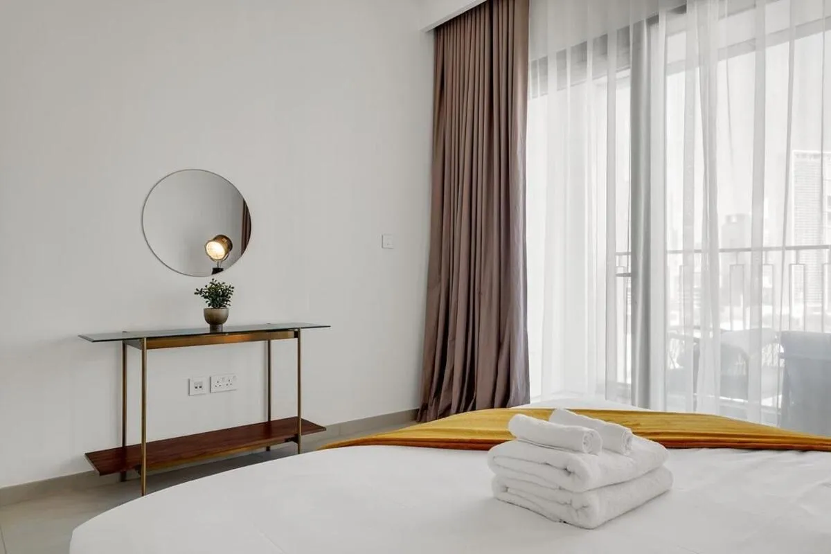 Elegant 2BR by Dubai Mall — صورة 3