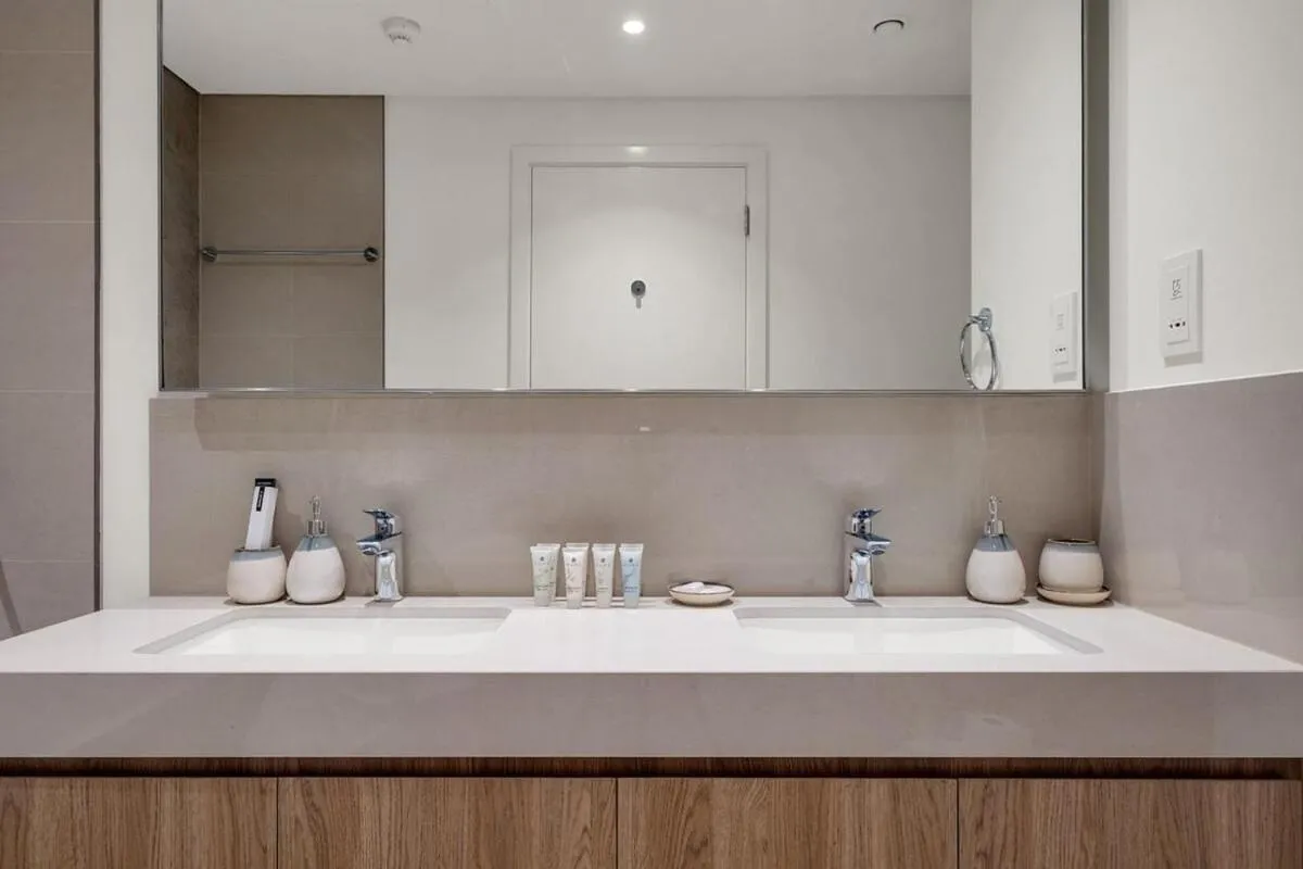 Elegant 2BR by Dubai Mall — صورة 4