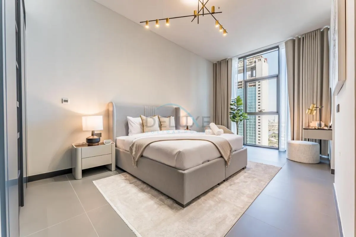 High-Rise 1BR with Lake and City Views and Minutes to Metro, MBL Royal, Jumeirah Lake Towers by Deluxe Holiday Homes — صورة 4