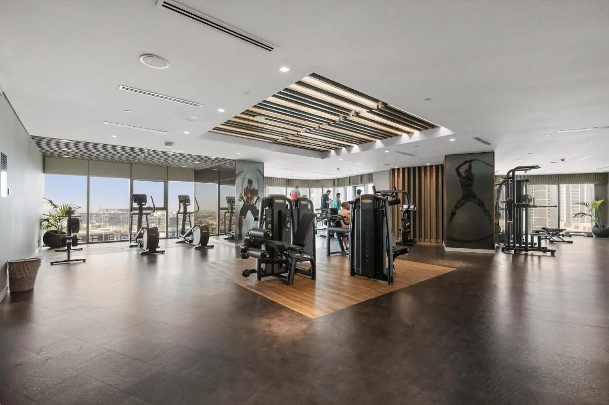 ⁨Sky Suite 1 Bedroom Apartment with Infinity Rooftop Pool and Dubais Ultimate Skyline View at Paramount Midtown⁩ — صورة 29