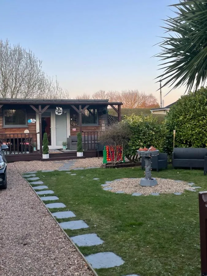 تهي دوغ هووسي - Humberston، المملكة المتحدة