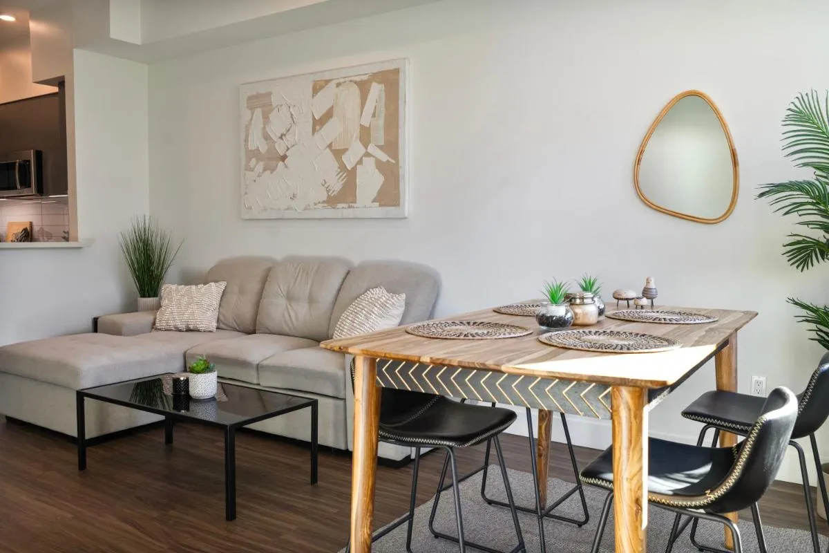 برايت و ستايلش 1 بدروم والك تو نتفليكس بيرفكت فور لونغ ستايس فري باركينغ — صورة 2