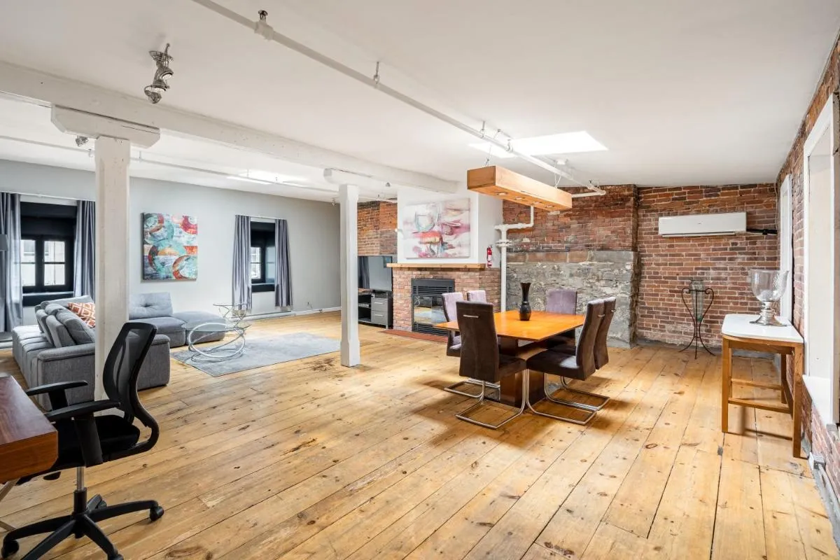 لوفتس دو فيوكس بورت باي غراي كوليكشن - مونتريال، كندا