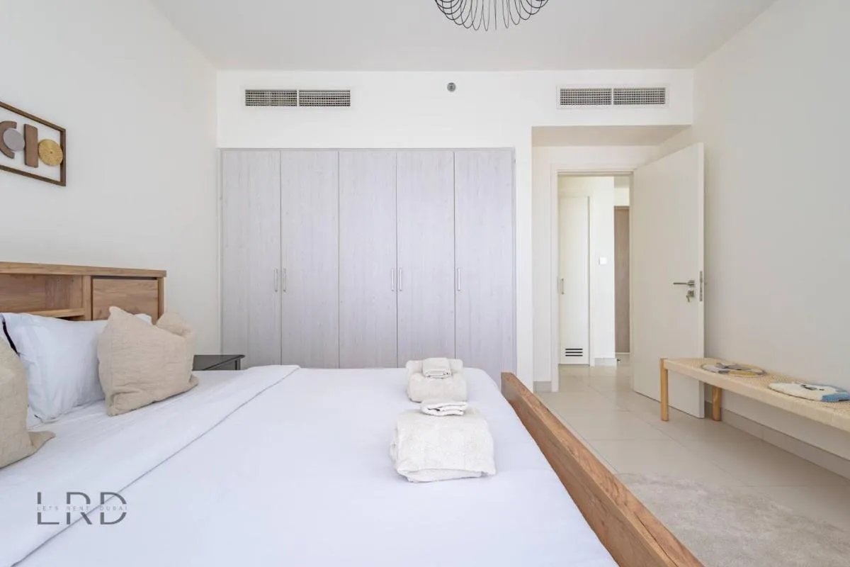 Modern & Vibrant 1BR Dubai Hills — صورة 2