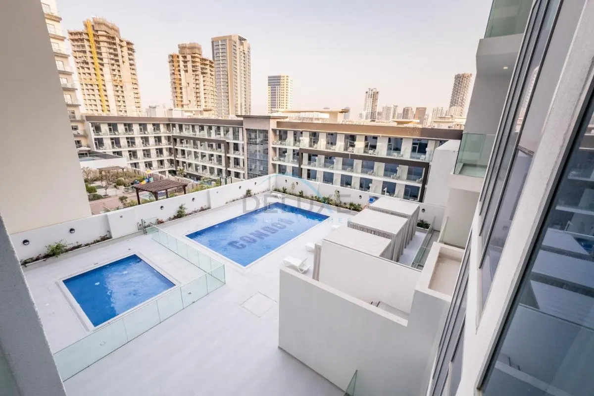 Pool View Studio with Balcony Close to Mall, Concept 7 Residences, Jumeirah Village Circle by Deluxe Holiday Homes — صورة 4