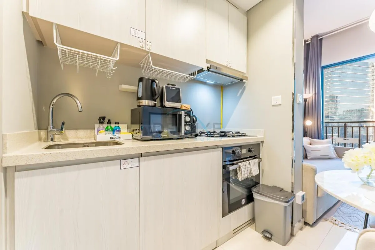 ⁨Dubai Canal and City Views 1BR, Minutes Drive to Burj Khalifa, DAMAC Zada Tower, Business Bay by Deluxe Holiday Homes⁩ — صورة 7