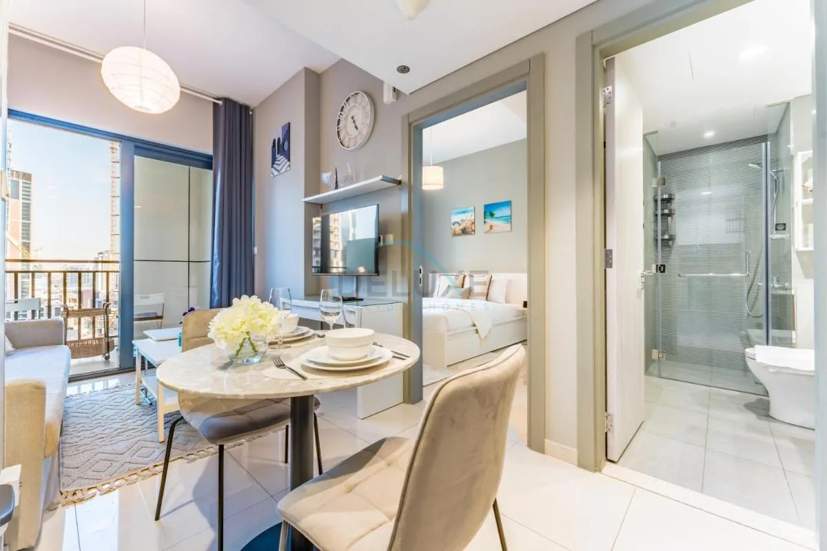 ⁨Dubai Canal and City Views 1BR, Minutes Drive to Burj Khalifa, DAMAC Zada Tower, Business Bay by Deluxe Holiday Homes⁩ — صورة 9