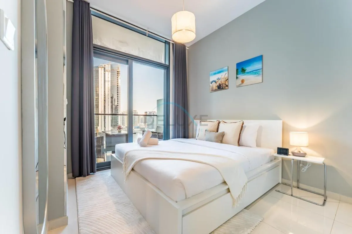 Dubai Canal and City Views 1BR, Minutes Drive to Burj Khalifa, DAMAC Zada Tower, Business Bay by Deluxe Holiday Homes