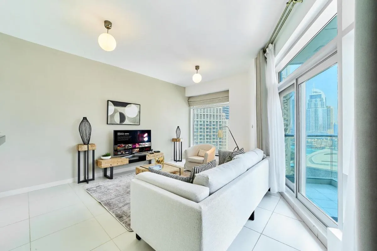 ⁨2BR at Lofts West Near Dubai Mall and Burj Khalifa⁩ — صورة 2