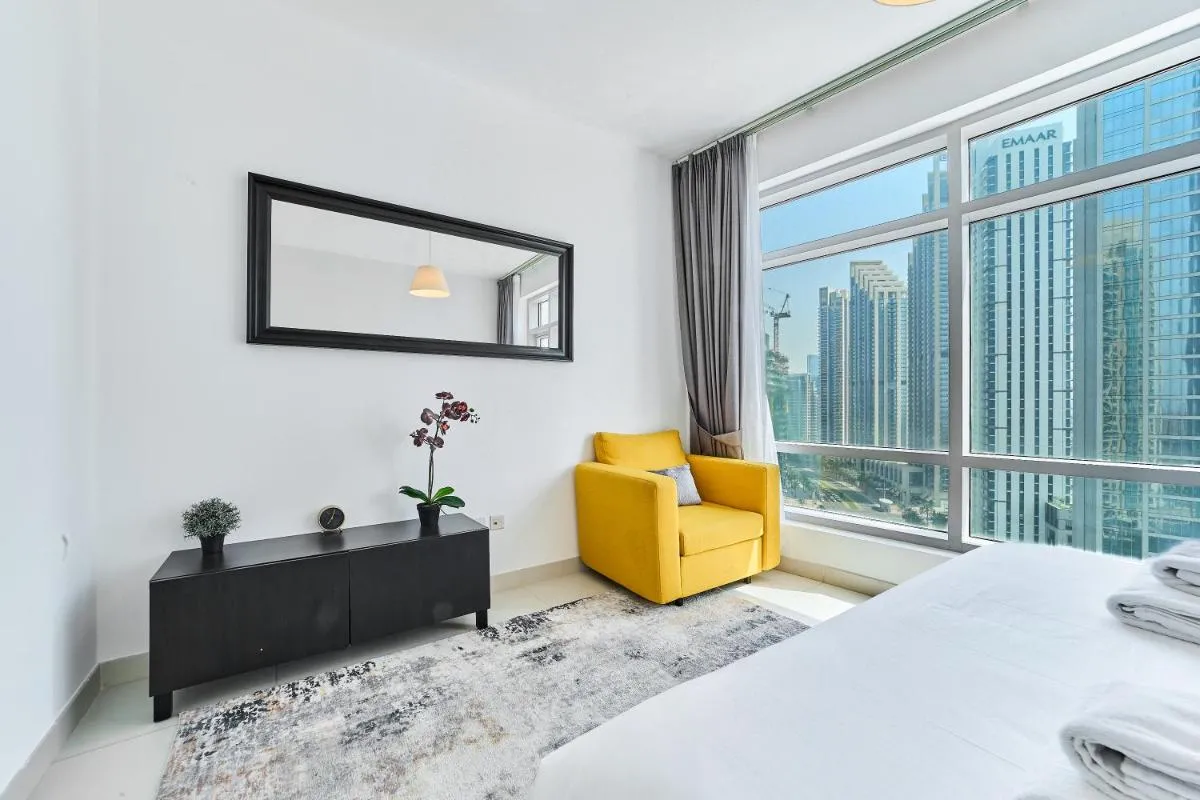 ⁨2BR at Lofts West Near Dubai Mall and Burj Khalifa⁩ — صورة 4