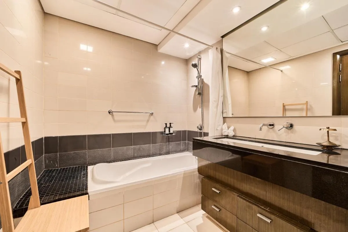 ⁨2BR at Lofts West Near Dubai Mall and Burj Khalifa⁩ — صورة 18