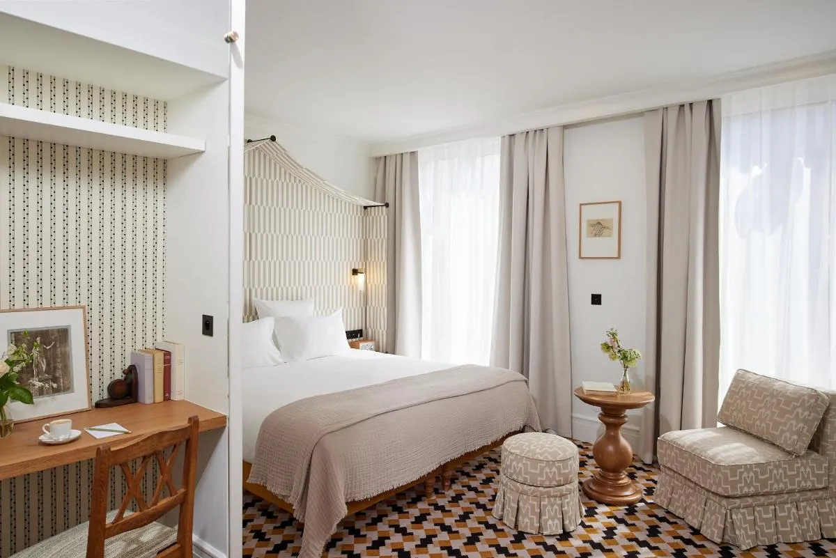 فندق نوتشا - باريس، فرنسا