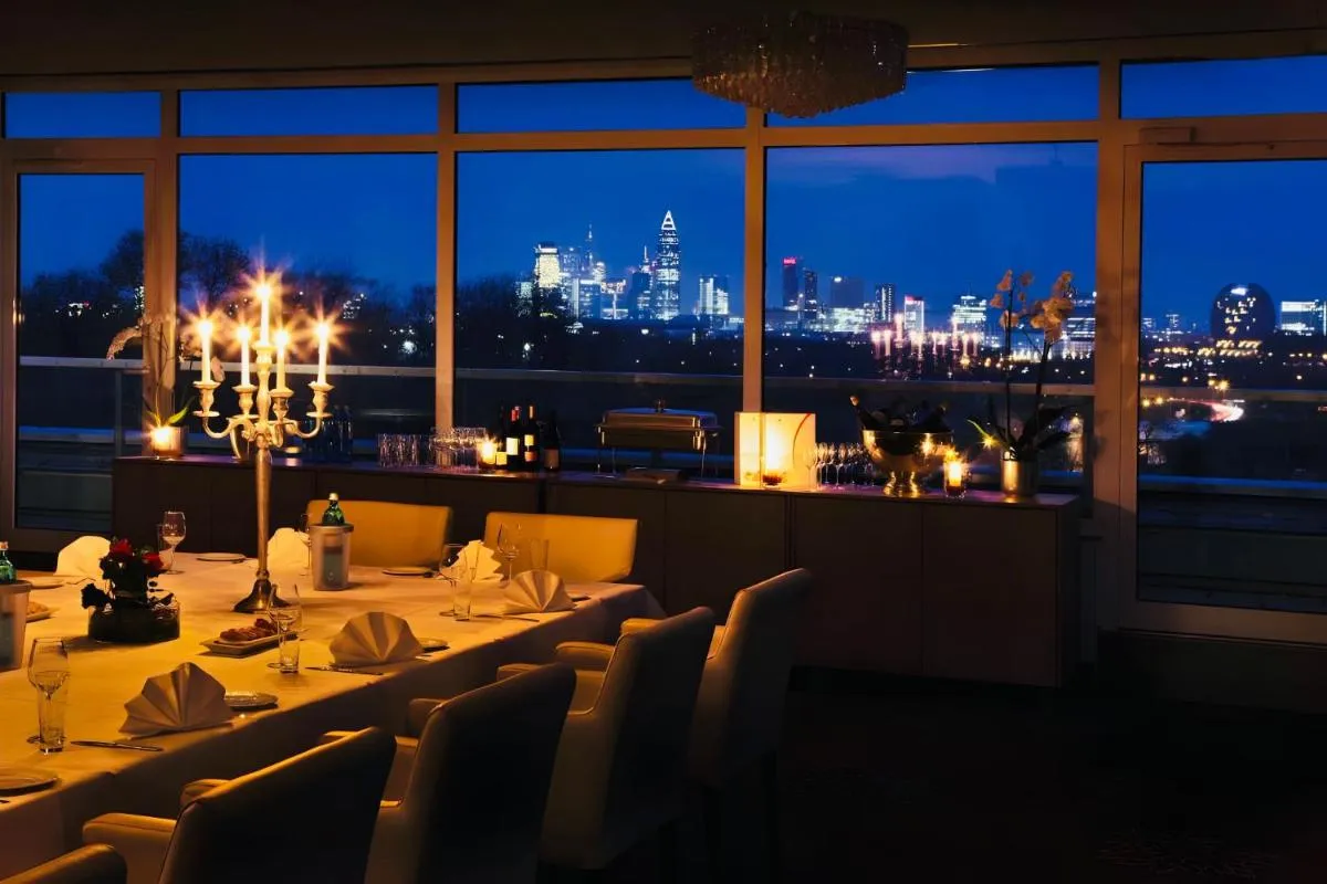 سولتي باي تريب إن فرانكفورت مسس تاغونغشوتل - فرانكفورت، ألمانيا