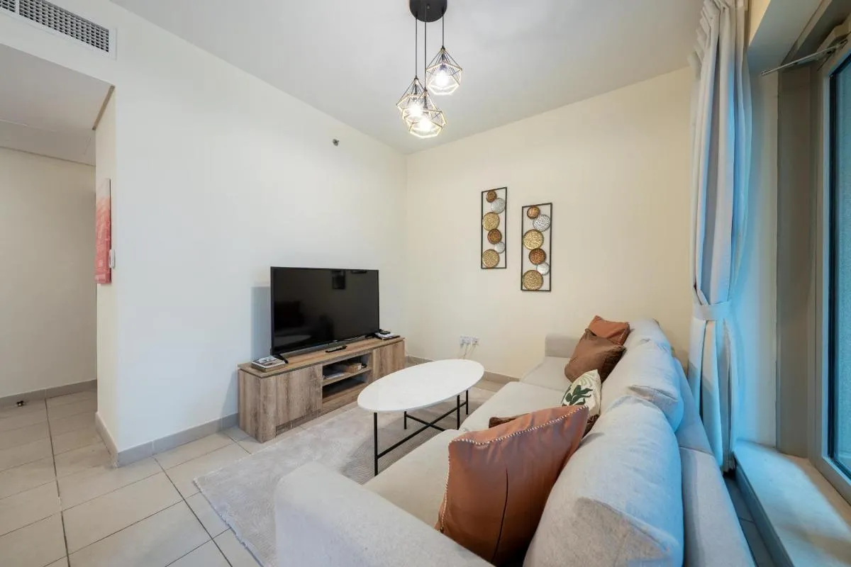 Spacious 2 bedroom apartment in Downtown Dubai — صورة 2